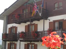 Hotel Villa Plinia, hotel com piscina em Pragelato