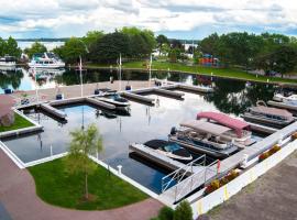 Tall Ships Landing Coastal Resort, hotelli kohteessa Brockville