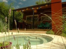 Samsara Traslasierra, hotel amb piscina a Los Hornillos