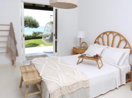 Seafront Calista Beach House With Garden, hotel a Glifada (Glyfada)