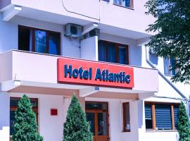 Hotel Atlantic، فندق في Adjud