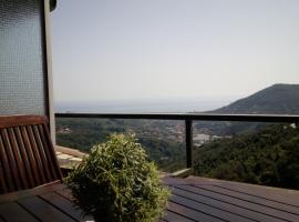 Tigullio Vacations: lo Chalet sul Mare, lomamökki kohteessa Leivi