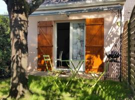 Le Mas des Loups, hotel v destinaci Arpajon