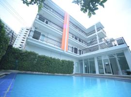 Villa Navin Beach Residence, hotell i Jomtien Beach