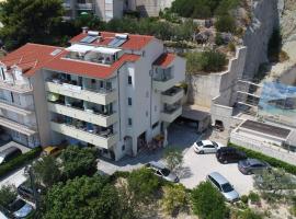 Apartments Rica &ndash; hotel w Omi&scaron;u