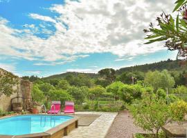 Holiday home with swimming pool, отель в городе Félines-Minervois