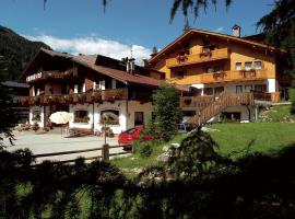 Hotel Camoscio, hotel a Rocca Pietore