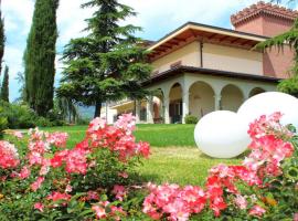 Villa Torre Zisa, budjettihotelli kohteessa Teramo