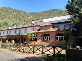 Pensión Rural Arroyo la Teja, guest house in Arroyo Frio