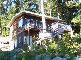Malaspina Strait Cottage, hotell i Powell River