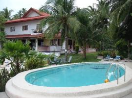 Las Flores Beachside Hotel, hotel with parking in Catmon