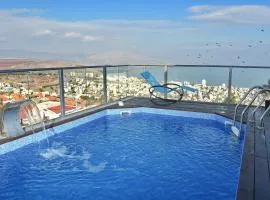 Luxury Suite with Jaccuzzi & Heated Pool