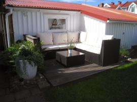 Accommodation for 2 in the center city of Lysekil, hotel a Lysekil