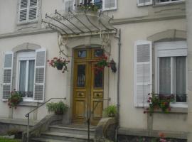 Appartement logis baln&eacute;en, Unterkunft mit Onsen in Bains-les-Bains