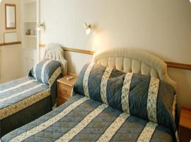 Queen's Hotel, hotel v destinaci Largs