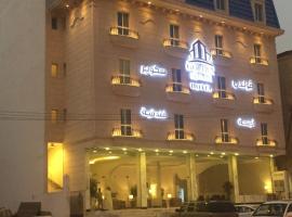 Golden Square, Ferienwohnung mit Hotelservice in Chamis Muschait