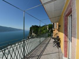 Hotel Miralago, отель в городе Тремозине-суль-Гарда