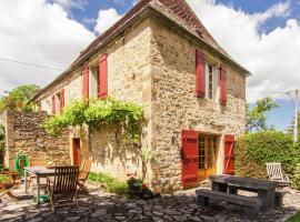 Farmhouse in Saint Cybranet with Private Garden: Saint-Cybranet şehrinde bir villa