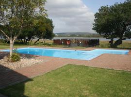 Keurbooms River Lodge 21, hotel con alberca en Keurboomstrand