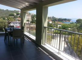 Villa Bloom, appartement in Achladies