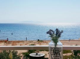 Goldie's Home by the sea