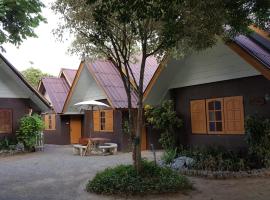 Bansuan Inthanon resort -Classic House، منتجع في تشوم تونغ