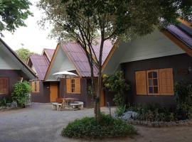 Bansuan Inthanon resort -Classic House, hotel i Chom Thong