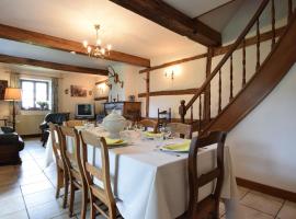 Authentic Cottage in Weris with Private Garden, family hotel in Weris