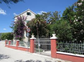 Villa Cindro Apartments, golf hotel u gradu Podstrana