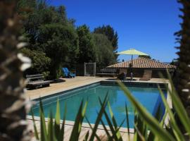 La Poussada, maisons écologiques avec vue mer, holiday home in Lapalme