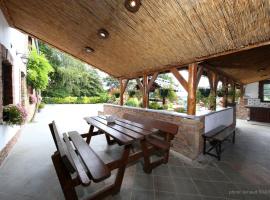 Spacious holkiday home in Mettet with large garden: Mettet şehrinde bir otel