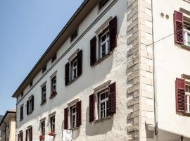 Haus Noldin - historische Herberge - dimora storica, viešbutis su vietomis automobiliams mieste Salornas