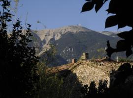 chambres d'hotes, hotel sa parkingom u gradu Plaisians