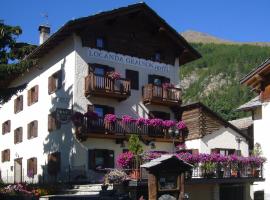 Hotel Locanda Grauson – hotel w mieście Cogne