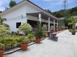 Jamie's home with 2 bedrooms, can accommodate 6 guests, hotel din Ko Samed