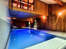 Holiday home with pool near park and ski area, hotel a Xhoffraix