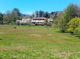 La Bouriotte Chambre d'hôtes Bouton D'Or, hotel a Labastide-Rouairoux