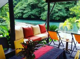 Salt Lake Lodge, chalet i Savusavu