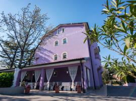Hotel Villa Sandi - free parking, hotel v destinácii Čavle