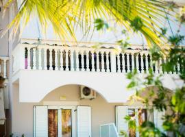 Denise Apartments, hotel in Laganas