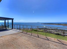 Stanley View Beach House, villa in Stanley