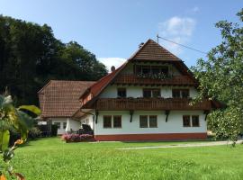 Hof hinter der Mühle, hotel keluarga di Gutach