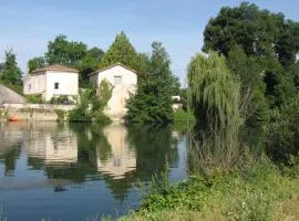 La Rive Chambre d hôtes The Riverside Retreat