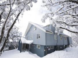 TERAMA Ski Lodge: Mount Buller şehrinde bir orman evi