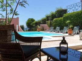 Apartamento com Piscina, vacation rental in Cruz Quebrada