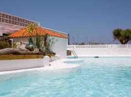 Casa Hedera, hotel with pools in Breña Baja