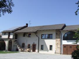 La Meridiana, monolocale in cascina ristrutturata, hotel en Boves