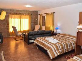 Hostal "El Tomolasta"