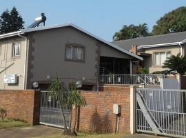 Acquila Guest House, hotel near Clairwood Shree Siva Soobramonior Temple, Durban