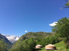 Yourtes Mongoles Gavarnie, kamp sa luksuznim šatorima u gradu Žedr